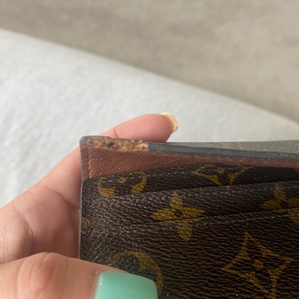 Authentic LV wallet - Picture 2 of 4
